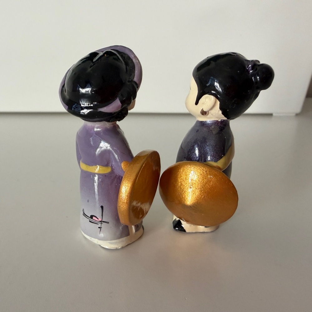Charming Ceramic Figurines in Traditional Dress - Picture 2 of 5